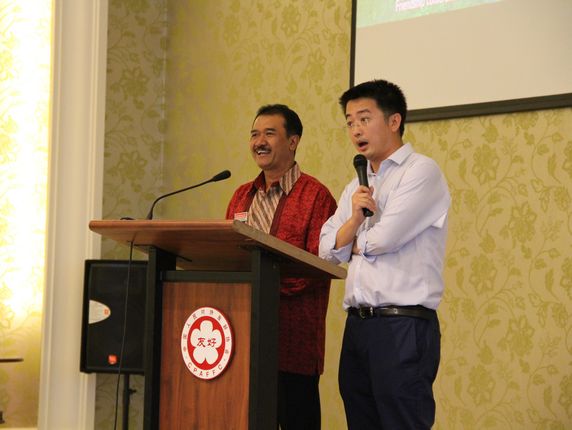 代表团团长致词