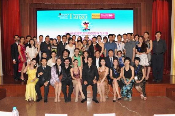 决赛现场评委、选手、志愿者合影（摄影：翔子）