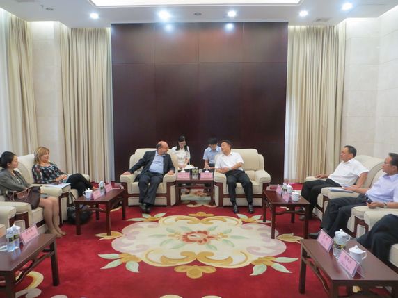 海口市市长倪强会见罗伊格一行