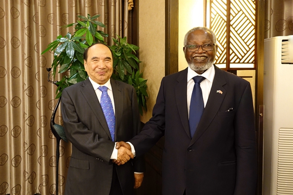 阿不来提会长会见纳米比亚开国总统努乔马