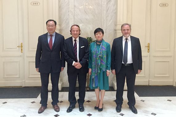 李小林会长与泰伦齐合影