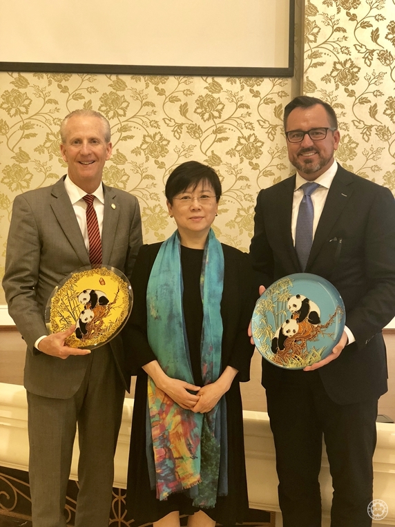 李小林会长与犹他州参议长及众议长