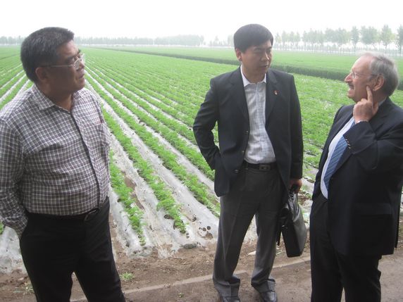 Inspecting Agricultural Program in Shandong