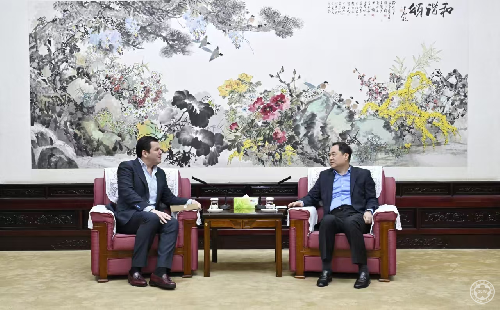 杨万明会长会见世界青年领袖论坛主席加西亚